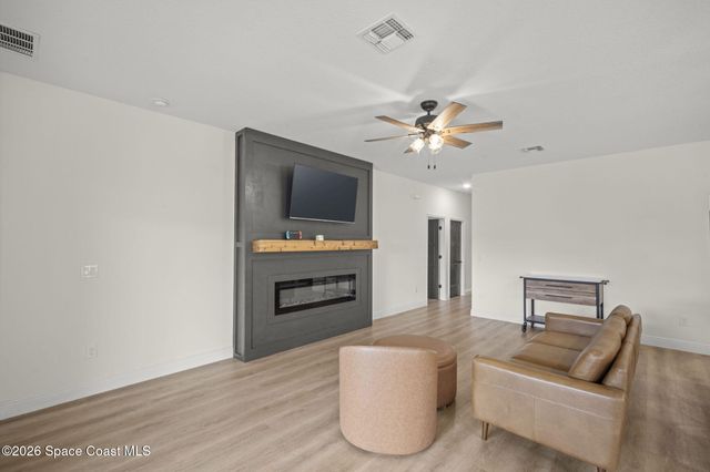 8336 100th Avenue, Vero Beach, FL 32967