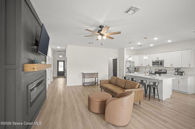 8336 100th Avenue, Vero Beach, FL 32967