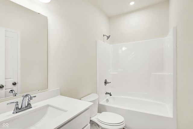 1609 Clover Crossing Drive, Greenfield, IN 46140