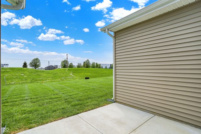 1609 Clover Crossing Drive, Greenfield, IN 46140