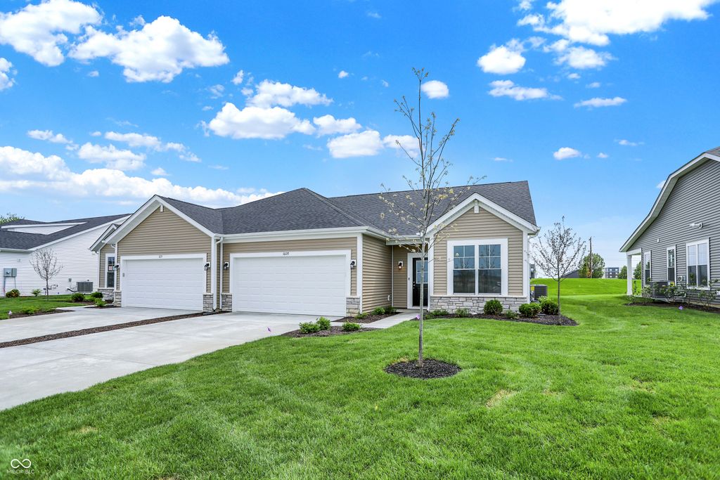 1609 Clover Crossing Drive, Greenfield, IN 46140