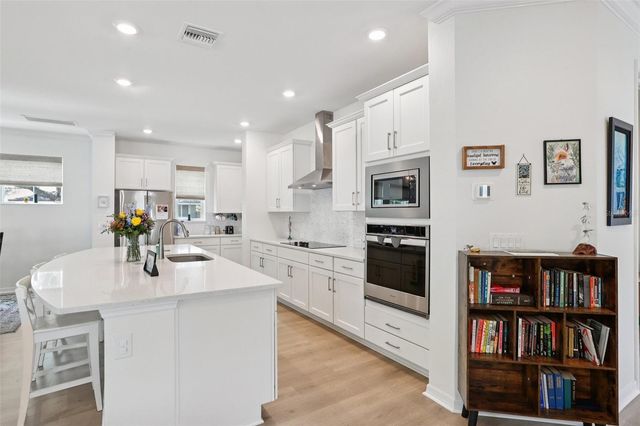 798 46TH AVENUE N, St Petersburg, FL 33703