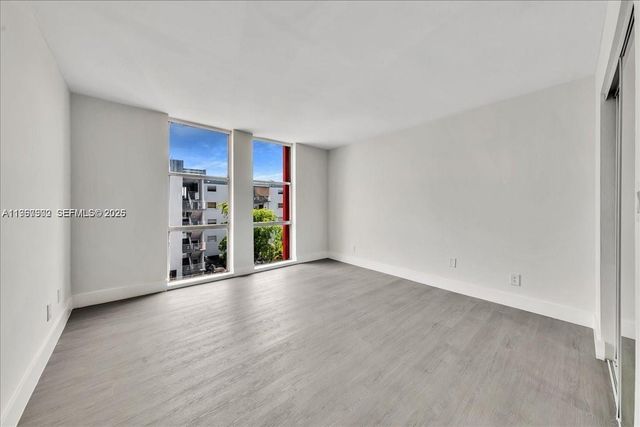 1750 W 46th St 433, Hialeah, FL 33012