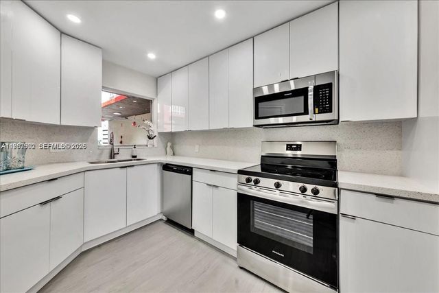 1750 W 46th St 433, Hialeah, FL 33012