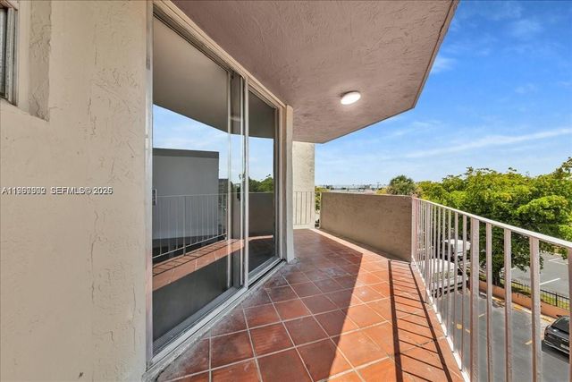 1750 W 46th St 433, Hialeah, FL 33012