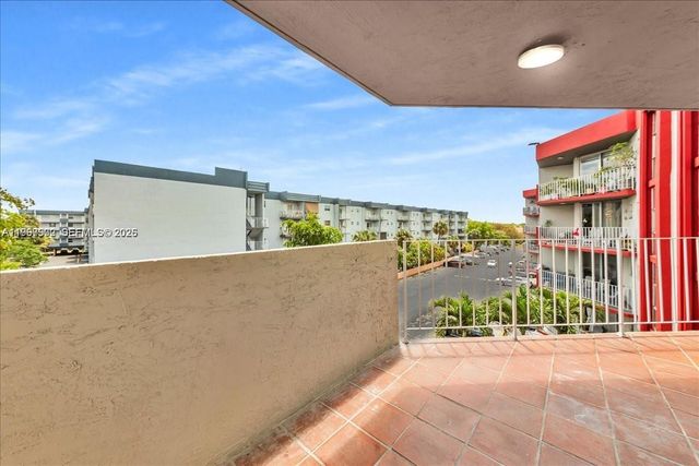 1750 W 46th St 433, Hialeah, FL 33012