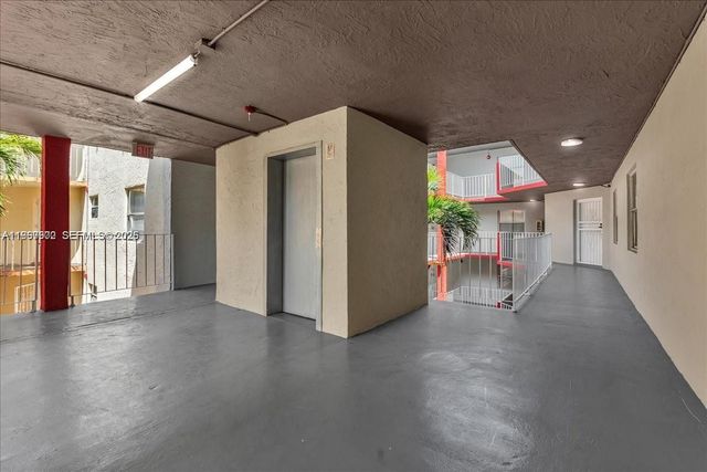 1750 W 46th St 433, Hialeah, FL 33012