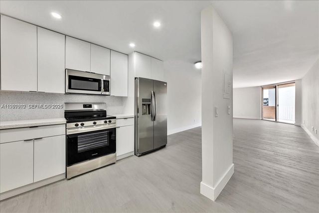 1750 W 46th St 433, Hialeah, FL 33012