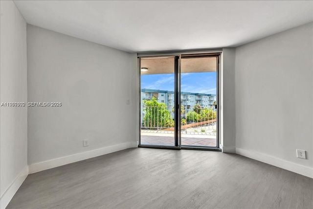 1750 W 46th St 433, Hialeah, FL 33012