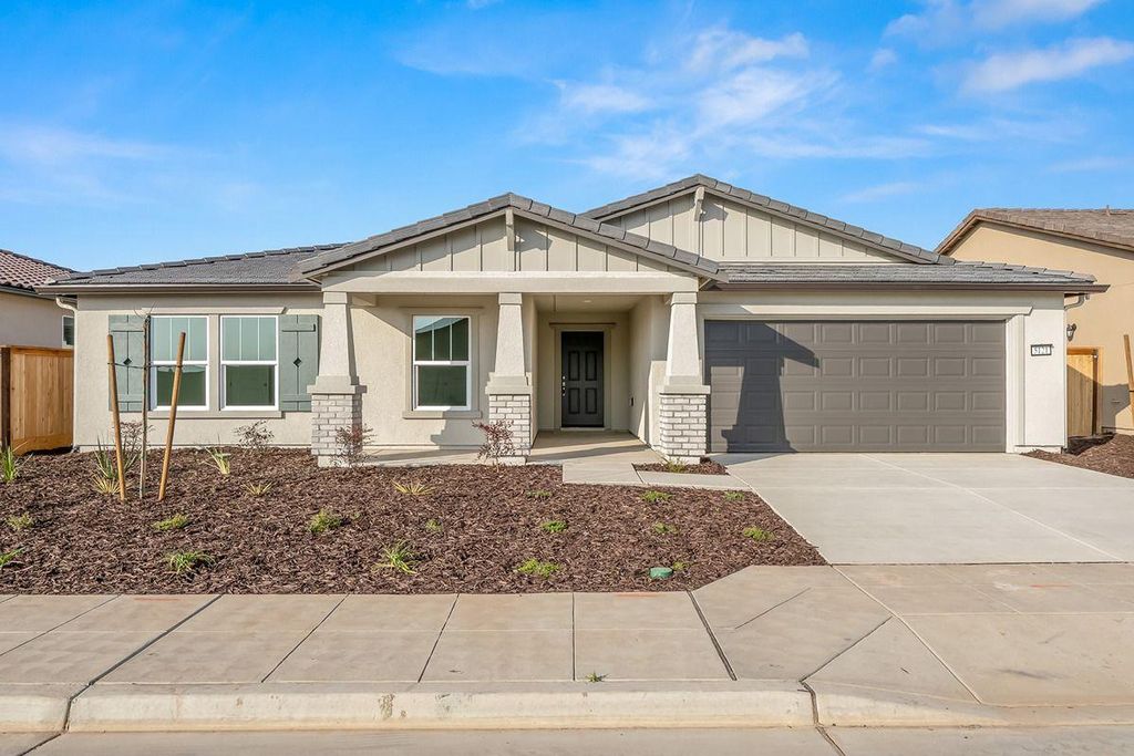 5121 E Audrie Avenue, Fresno, CA 93725