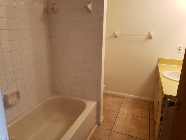 3823 SE 11th PL 6, Cape Coral, FL 33904