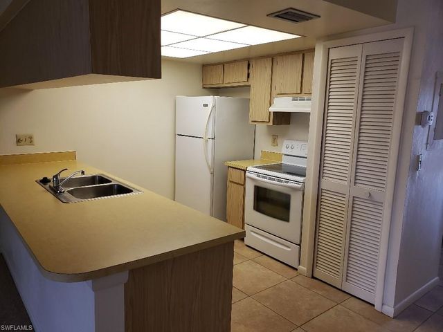 3823 SE 11th PL 6, Cape Coral, FL 33904