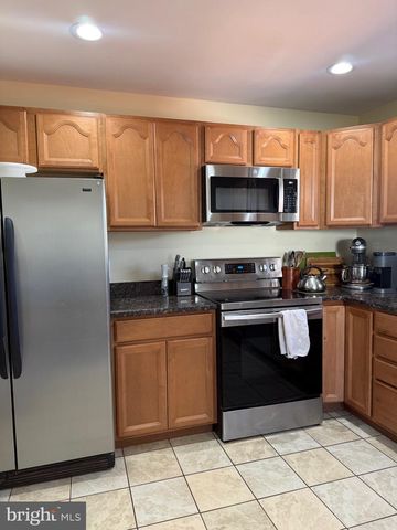 801 S HOGA ST, Sterling, VA 20164