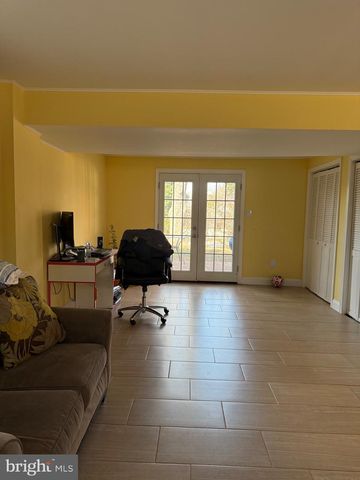 801 S HOGA ST, Sterling, VA 20164