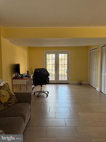 801 S HOGA ST, Sterling, VA 20164