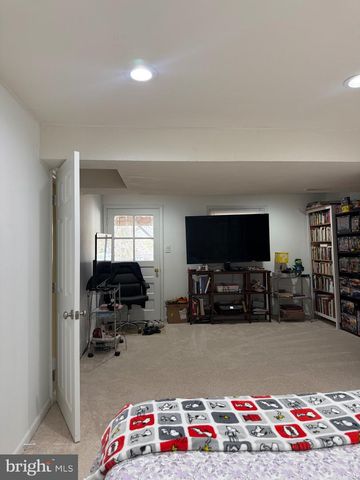 801 S HOGA ST, Sterling, VA 20164