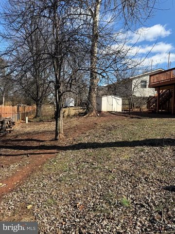 801 S HOGA ST, Sterling, VA 20164