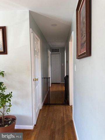 801 S HOGA ST, Sterling, VA 20164