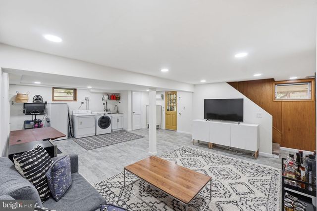 8007 WILDWOOD DR, Takoma Park, MD 20912