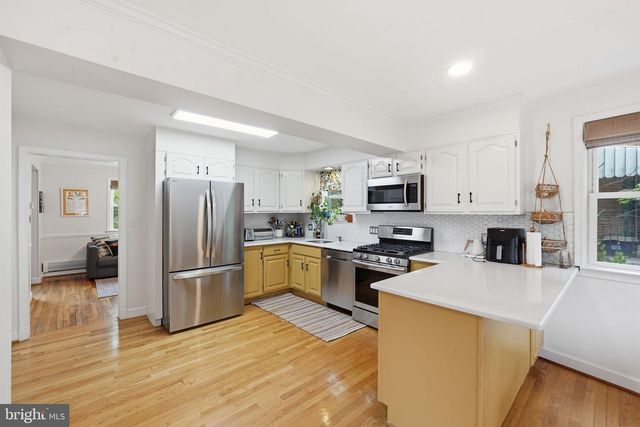 8007 WILDWOOD DR, Takoma Park, MD 20912