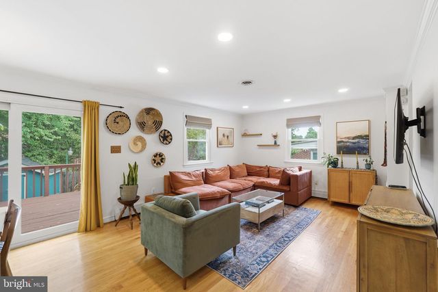 8007 WILDWOOD DR, Takoma Park, MD 20912