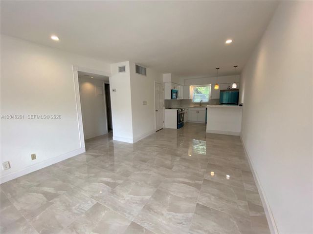 601 SE 5th Court 208, Fort Lauderdale, FL 33301