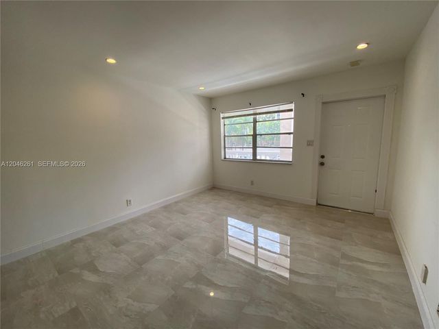 601 SE 5th Court 208, Fort Lauderdale, FL 33301