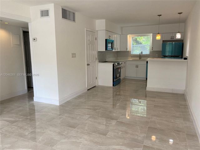 601 SE 5th Court 208, Fort Lauderdale, FL 33301