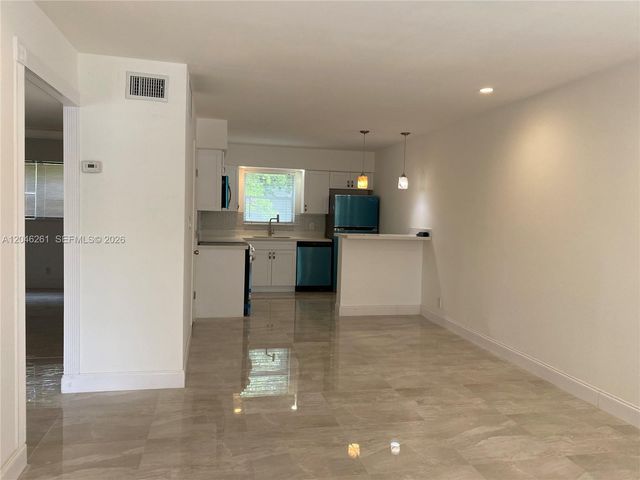 601 SE 5th Court 208, Fort Lauderdale, FL 33301