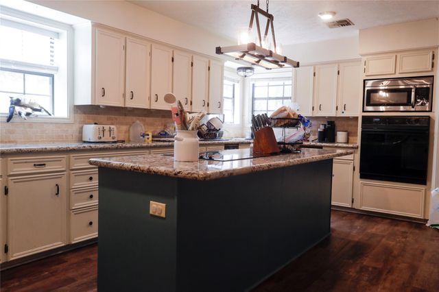 2012 Wilson Road, El Campo, TX 77437