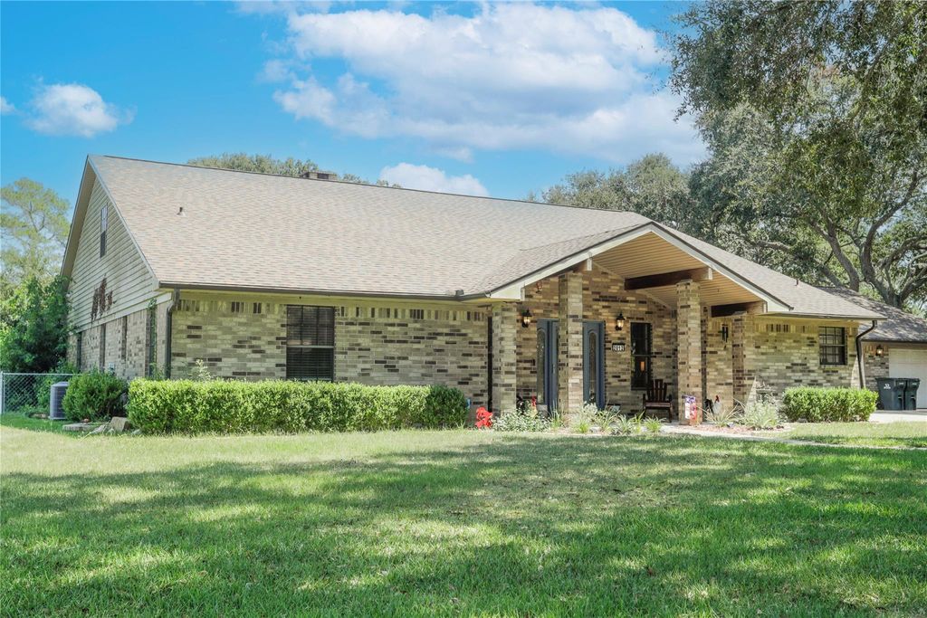 2012 Wilson Road, El Campo, TX 77437