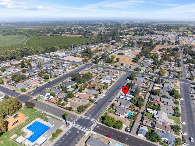 3724 Stanislaus St, Riverbank, CA 95367