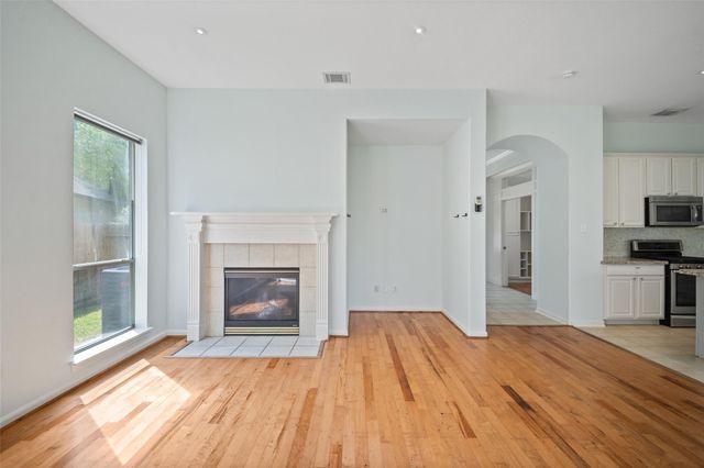 131 Zephyr Bend Place, The Woodlands, TX 77381