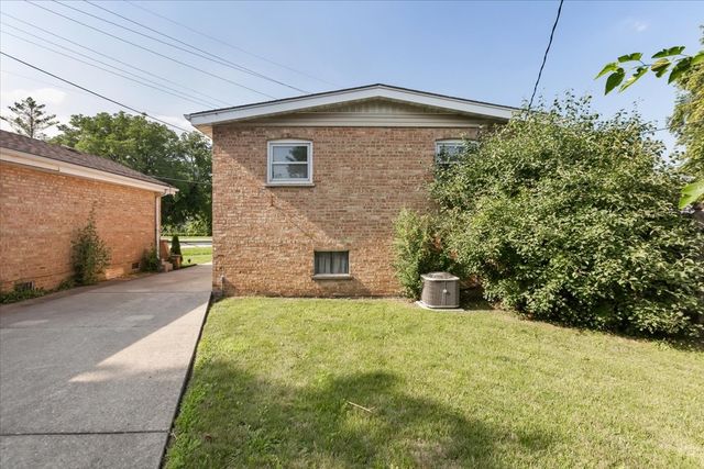 8637 Plainfield Road, Lyons, IL 60534