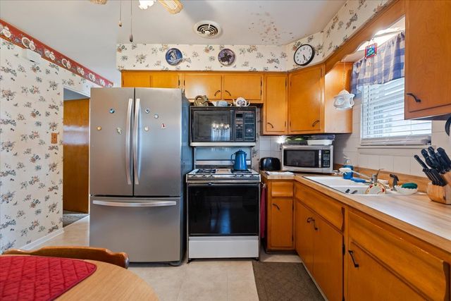 8637 Plainfield Road, Lyons, IL 60534