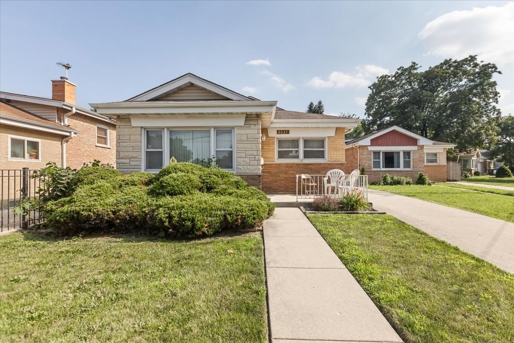 8637 Plainfield Road, Lyons, IL 60534