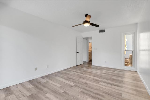 1051 S HIGHLAND STREET 4B, Mount Dora, FL 32757