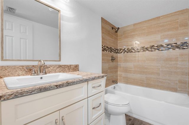 1051 S HIGHLAND STREET 4B, Mount Dora, FL 32757