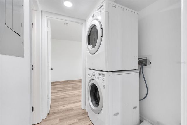 1051 S HIGHLAND STREET 4B, Mount Dora, FL 32757