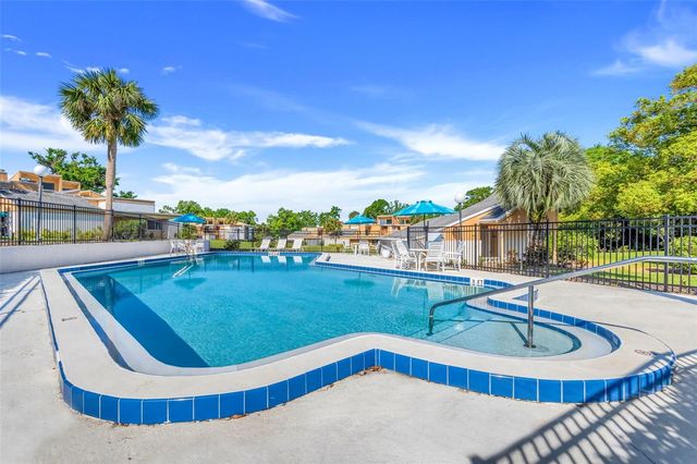 1051 S HIGHLAND STREET 4B, Mount Dora, FL 32757