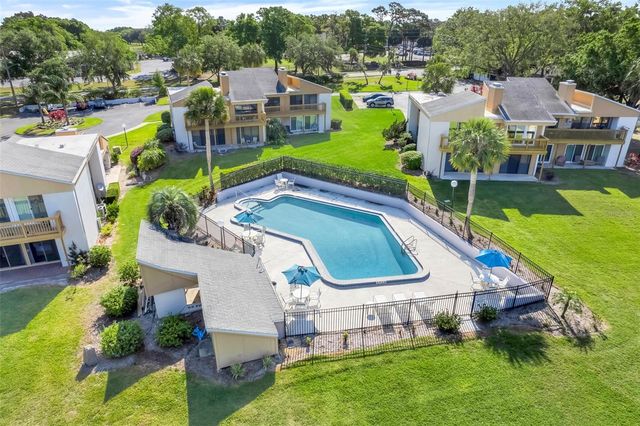 1051 S HIGHLAND STREET 4B, Mount Dora, FL 32757