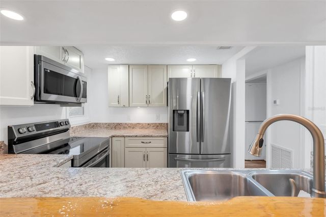 1051 S HIGHLAND STREET 4B, Mount Dora, FL 32757