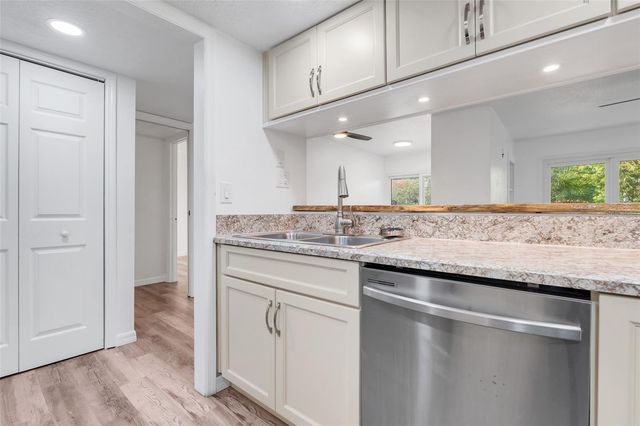 1051 S HIGHLAND STREET 4B, Mount Dora, FL 32757