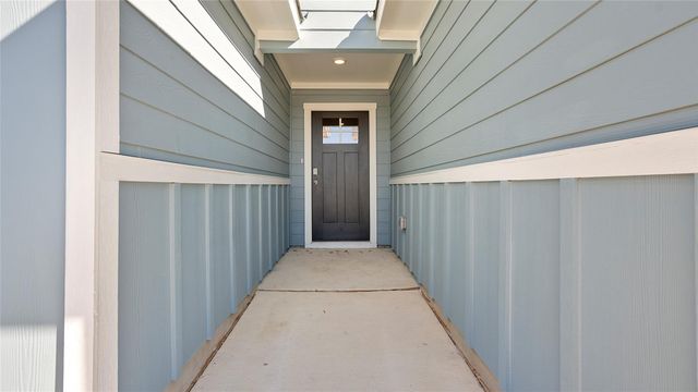 135 ORANGE FLAME BLVD, Uhland, TX 78640