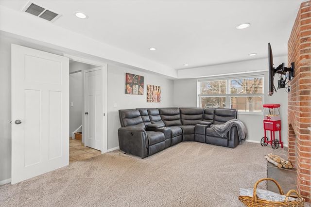 466 VALLEY FORGE Avenue, South Elgin, IL 60177