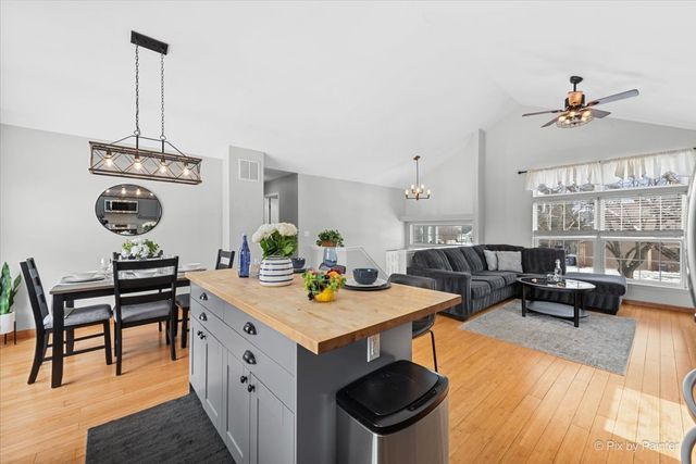 466 VALLEY FORGE Avenue, South Elgin, IL 60177