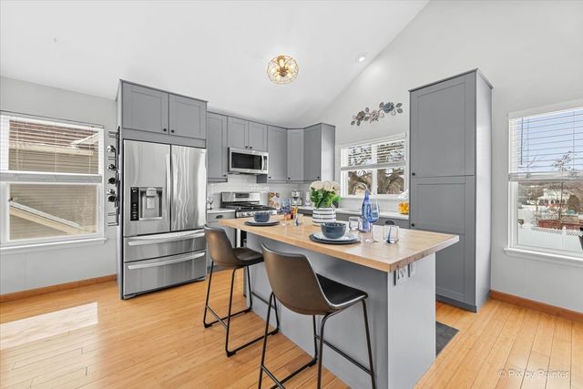 466 VALLEY FORGE Avenue, South Elgin, IL 60177