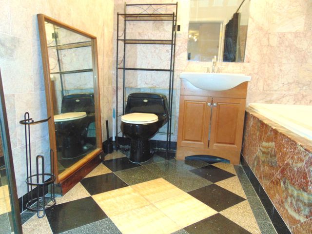 9588 N Terrace Place 208H, Des Plaines, IL 60016