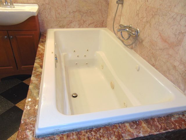 9588 N Terrace Place 208H, Des Plaines, IL 60016