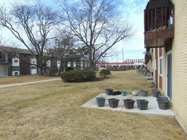 9588 N Terrace Place 208H, Des Plaines, IL 60016